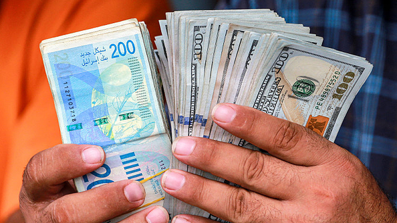 الدولار يتراجع إلى أقل من 2.86 شيكل، أدنى مستوى منذ ثلاثة عقود